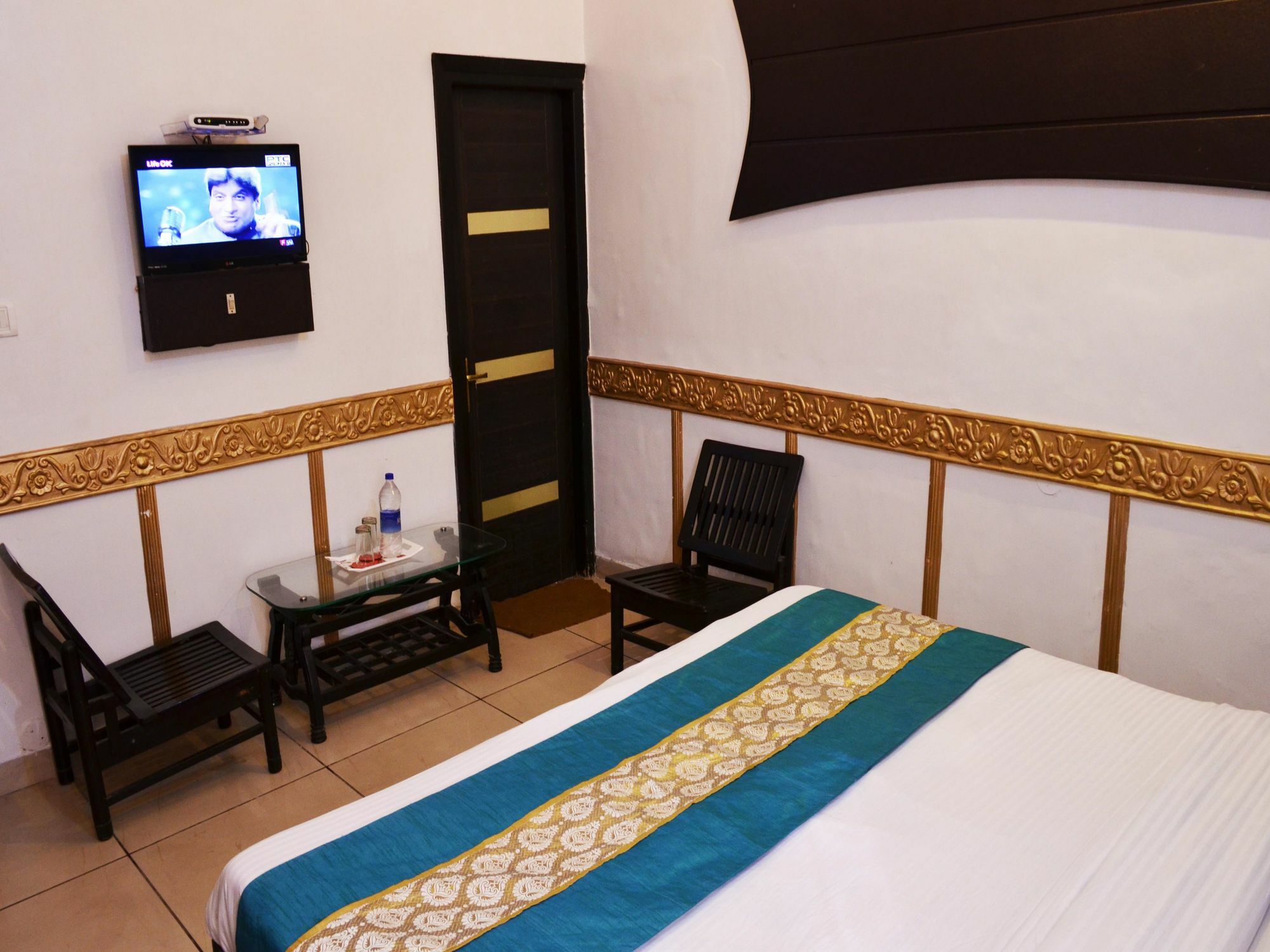 Oyo 5884 Amante Hotell Chandīgarh Eksteriør bilde